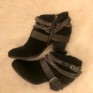 Beautiful black trouve booties ( size 8.5)…